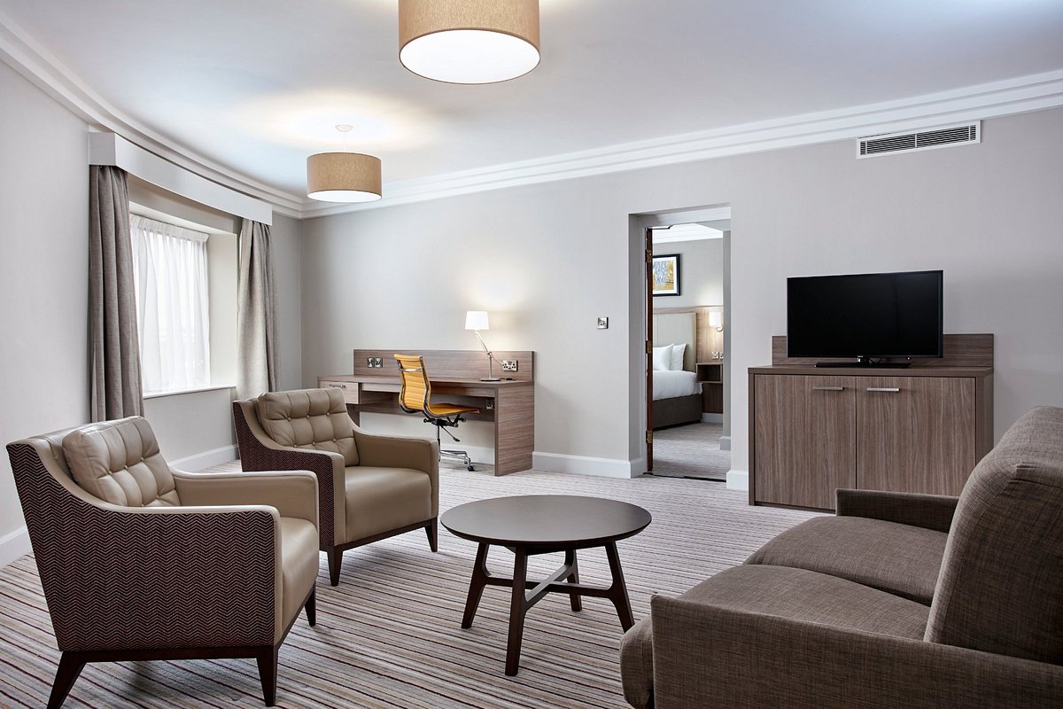 3ness New Year’s Eve Reunion Stopover – Leonardo Hinckley Hotel – 31st Dec – 1st Jan 2027 — Suite - Kingsize Bed + Lounge — 2 Occupancy / person(s)